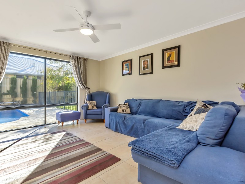 8 Swinford Approach, Butler WA 6036