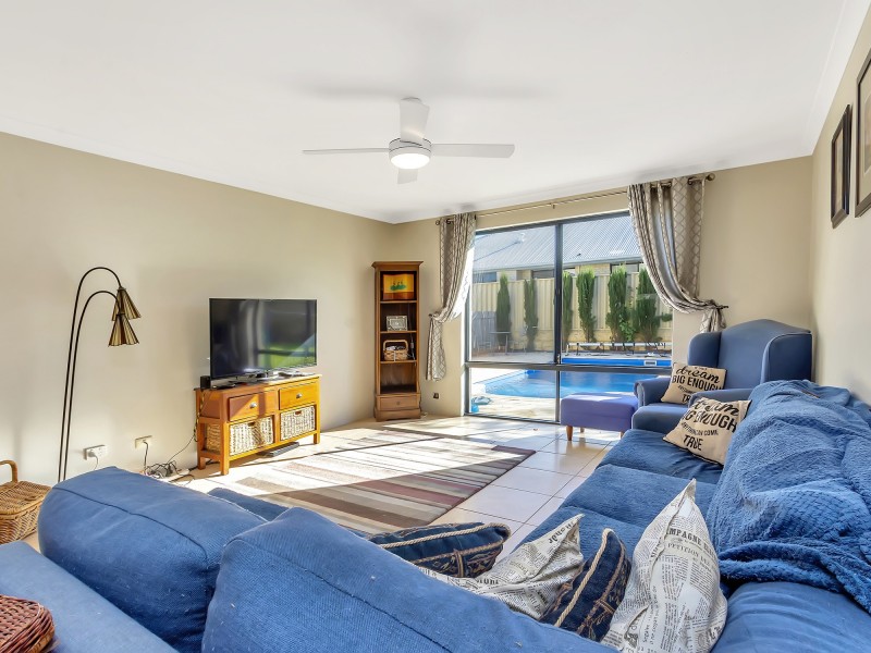 8 Swinford Approach, Butler WA 6036