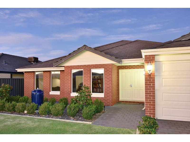 4 Hyden Road, Banksia Grove WA 6031