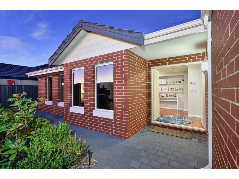 4 Hyden Road, Banksia Grove WA 6031