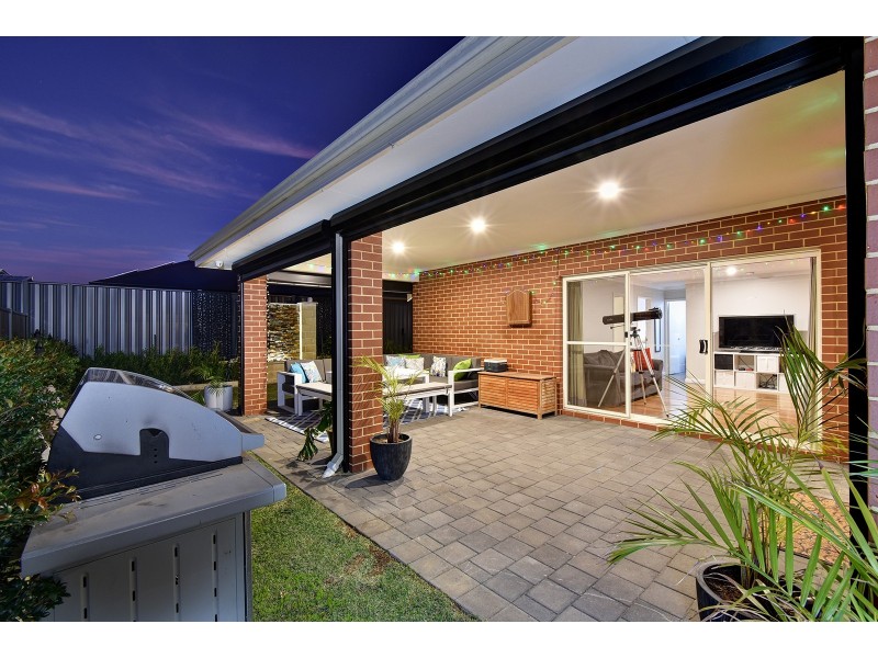 4 Hyden Road, Banksia Grove WA 6031