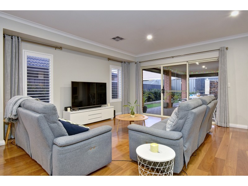 4 Hyden Road, Banksia Grove WA 6031