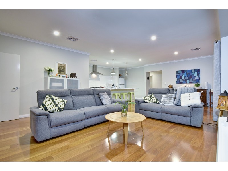 4 Hyden Road, Banksia Grove WA 6031