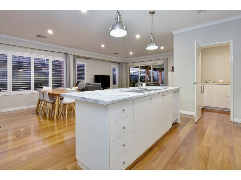 4 Hyden Road, Banksia Grove WA 6031