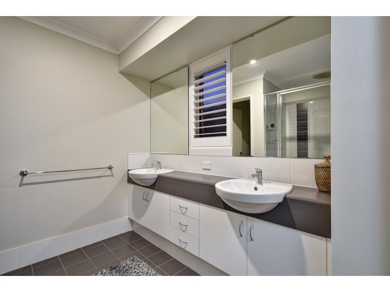 4 Hyden Road, Banksia Grove WA 6031