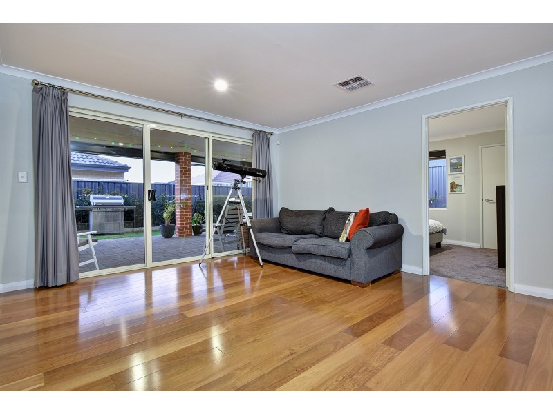 4 Hyden Road, Banksia Grove WA 6031