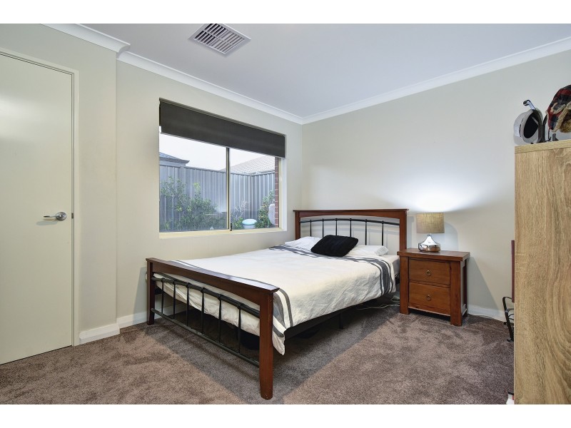 4 Hyden Road, Banksia Grove WA 6031