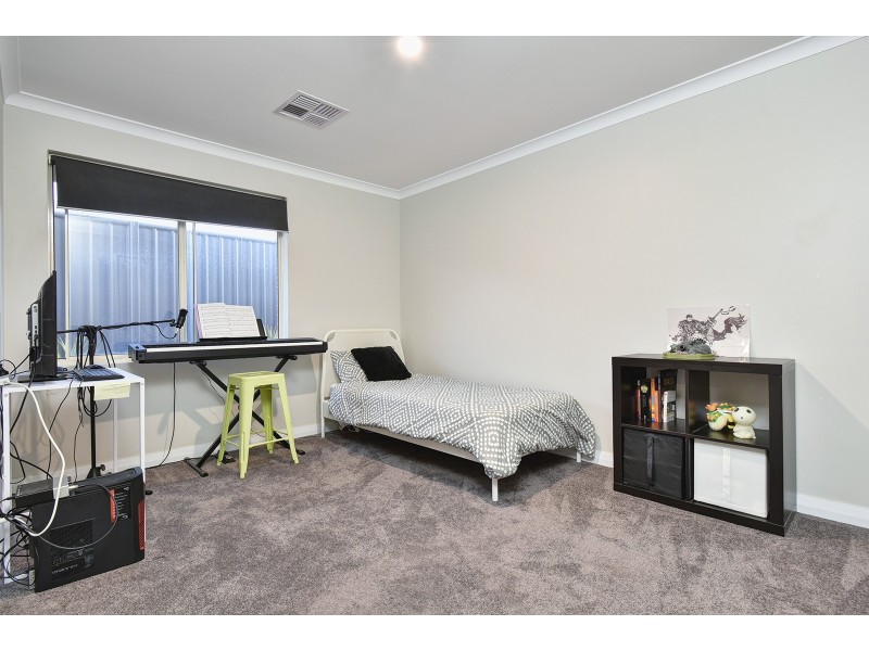 4 Hyden Road, Banksia Grove WA 6031