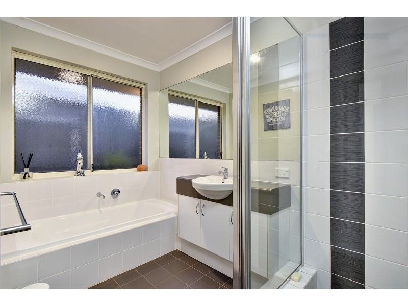 4 Hyden Road, Banksia Grove WA 6031