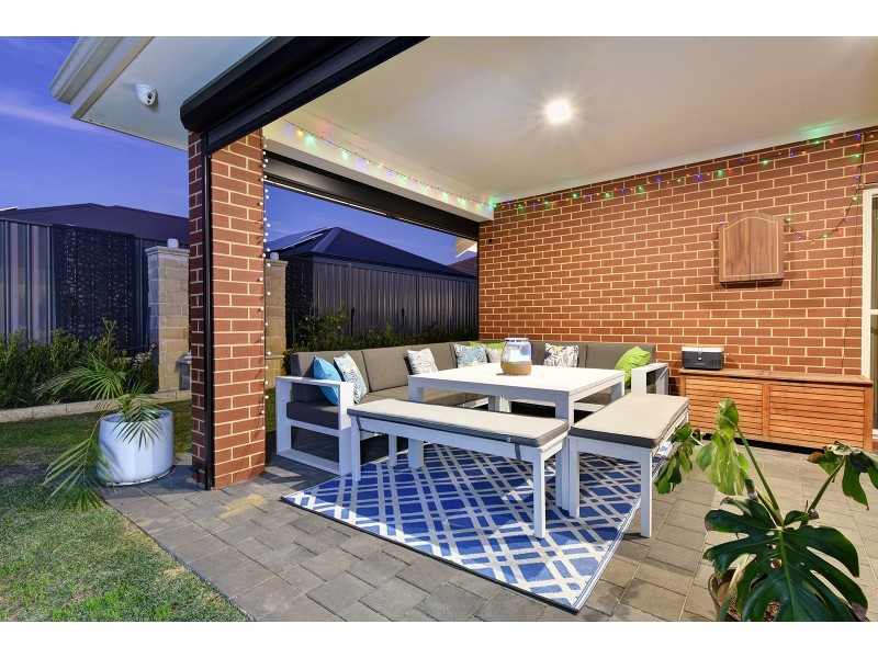 4 Hyden Road, Banksia Grove WA 6031