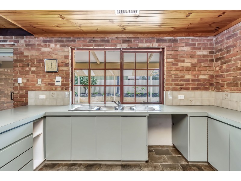 5 Silkwood Close, Halls Head WA 6210