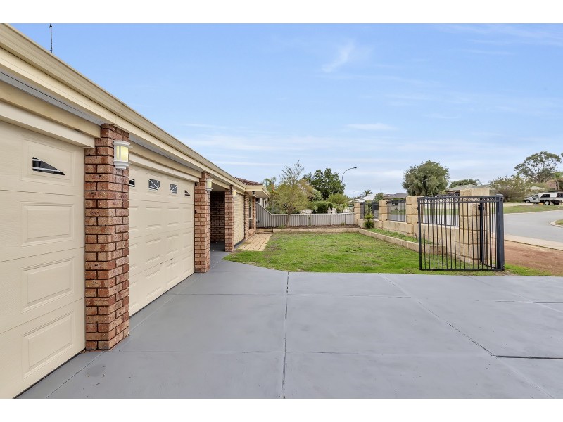 8 Allamanda Way, Halls Head WA 6210