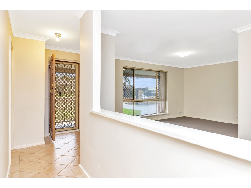 8 Allamanda Way, Halls Head WA 6210