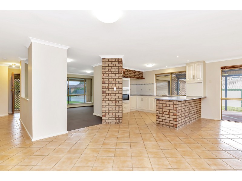 8 Allamanda Way, Halls Head WA 6210