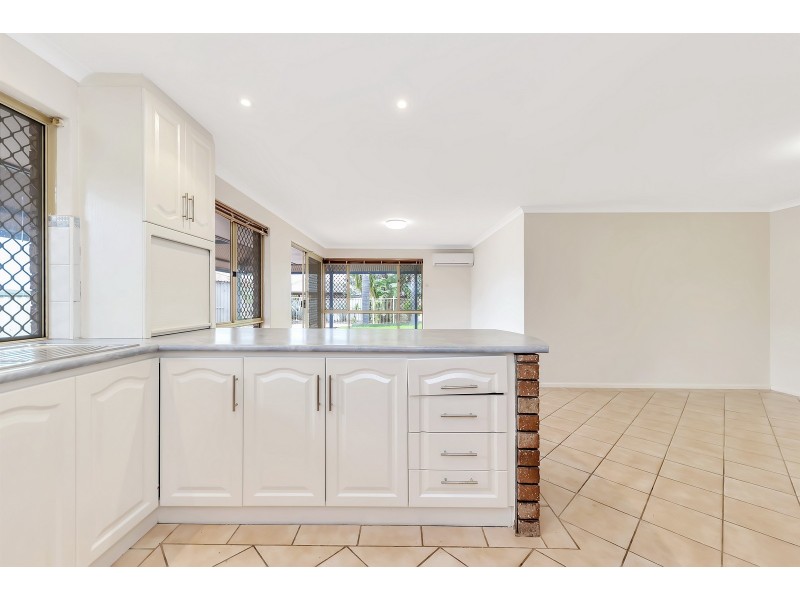 8 Allamanda Way, Halls Head WA 6210