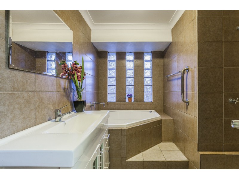 14 Lynda Crescent, Cooloongup WA 6168