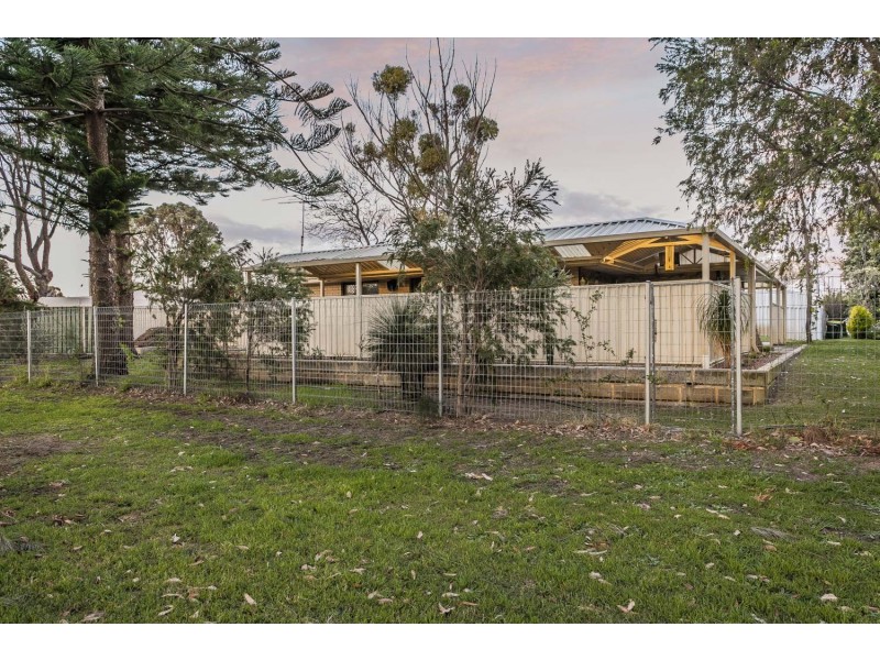 14 Lynda Crescent, Cooloongup WA 6168