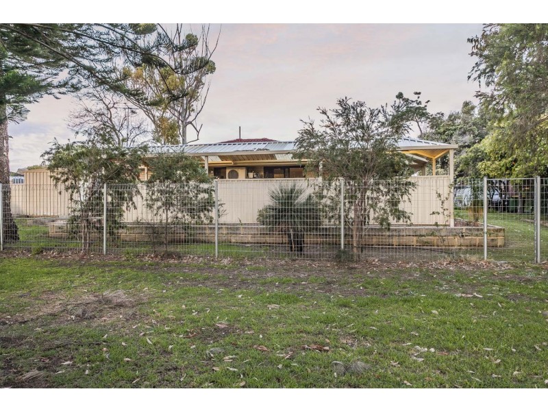 14 Lynda Crescent, Cooloongup WA 6168