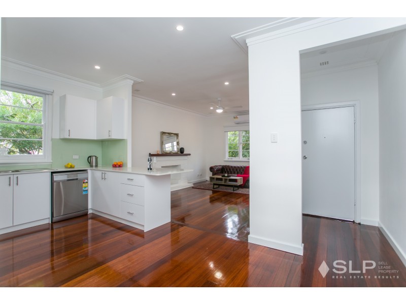 6 Harwood Street, Hilton WA 6163