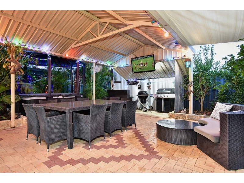 82 Viridian Drive, Banksia Grove WA 6031