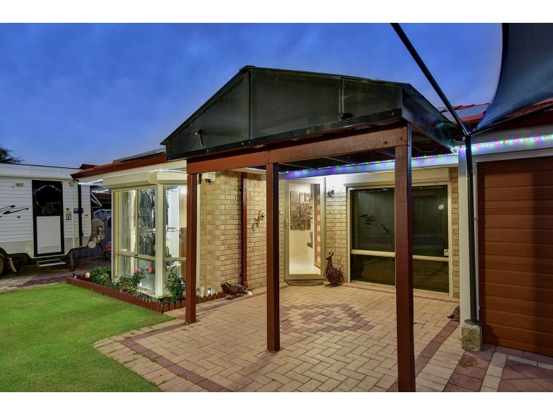 82 Viridian Drive, Banksia Grove WA 6031