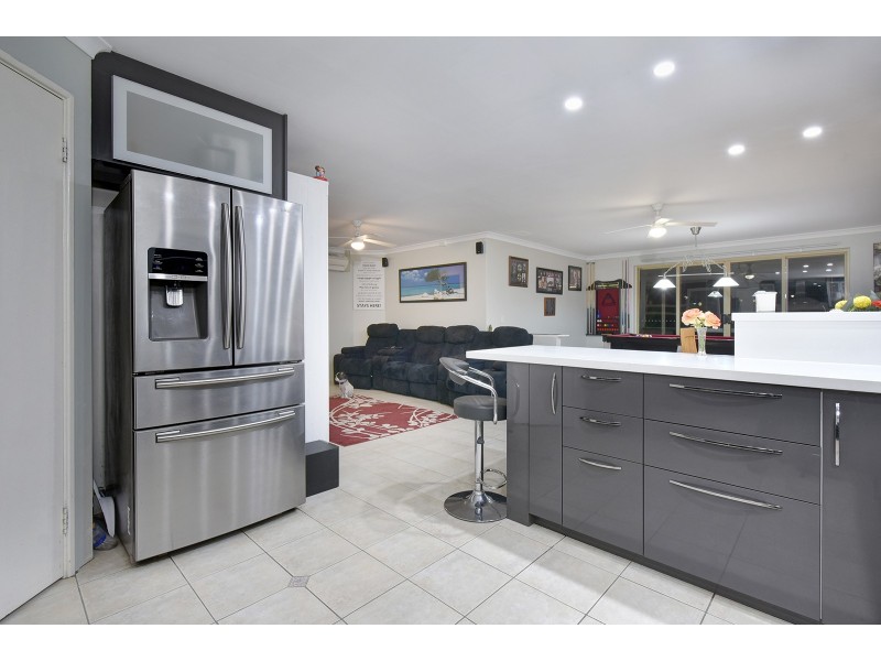 82 Viridian Drive, Banksia Grove WA 6031