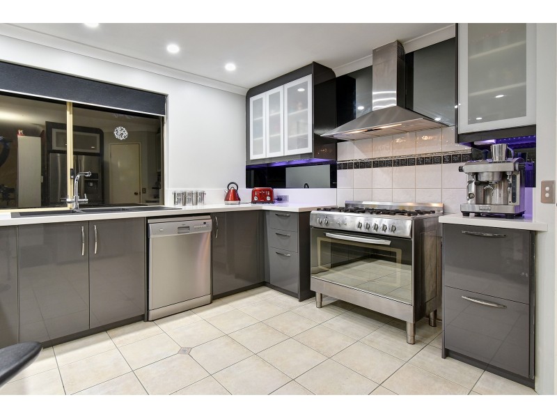 82 Viridian Drive, Banksia Grove WA 6031