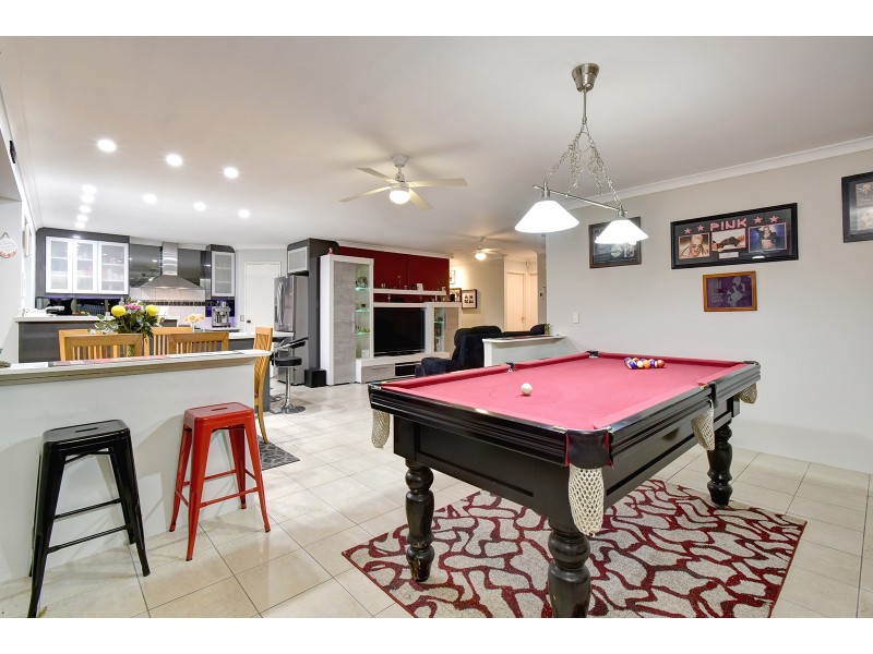 82 Viridian Drive, Banksia Grove WA 6031