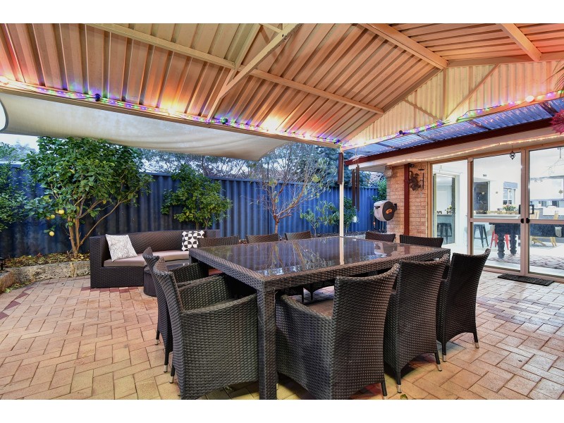 82 Viridian Drive, Banksia Grove WA 6031