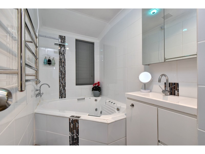 82 Viridian Drive, Banksia Grove WA 6031