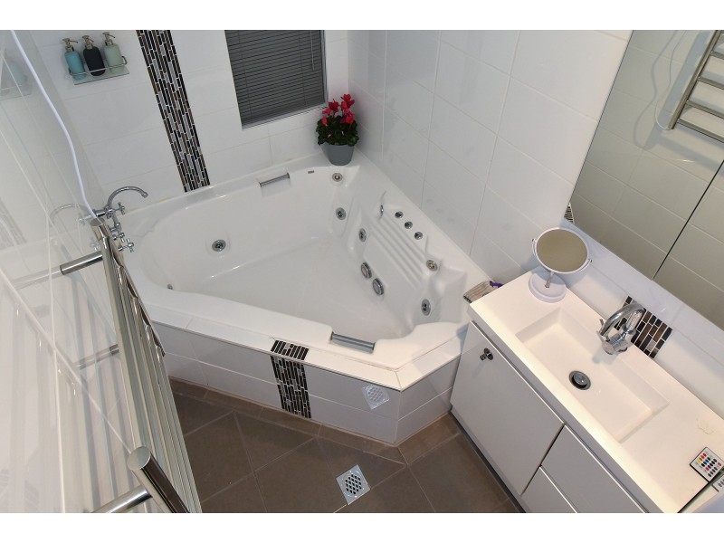 82 Viridian Drive, Banksia Grove WA 6031