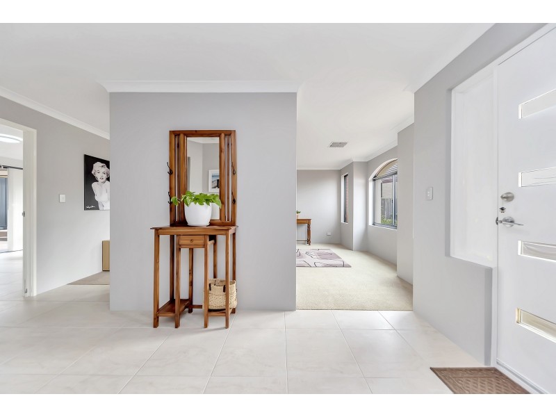 26 Grasshill Grange, Halls Head WA 6210