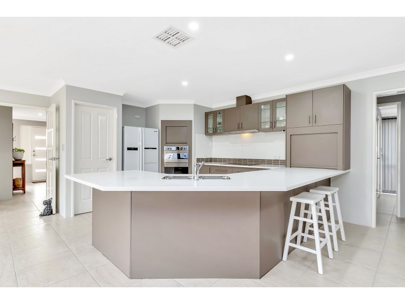 26 Grasshill Grange, Halls Head WA 6210