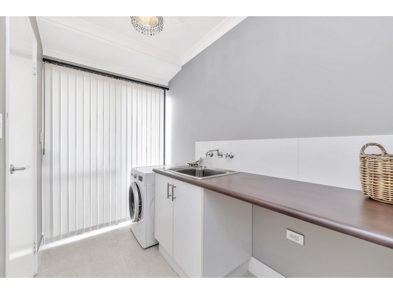 26 Grasshill Grange, Halls Head WA 6210