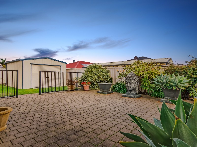 6 Lakewood Grove, Bertram WA 6167