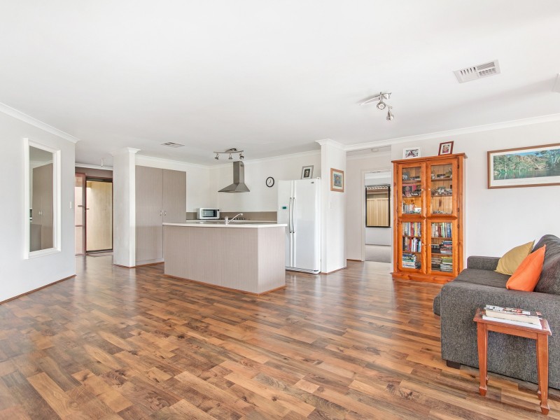 6 Lakewood Grove, Bertram WA 6167