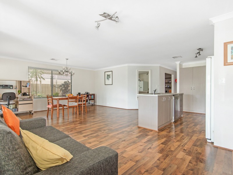 6 Lakewood Grove, Bertram WA 6167