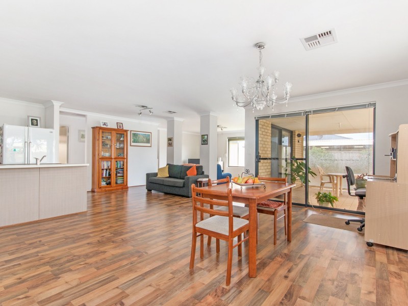 6 Lakewood Grove, Bertram WA 6167