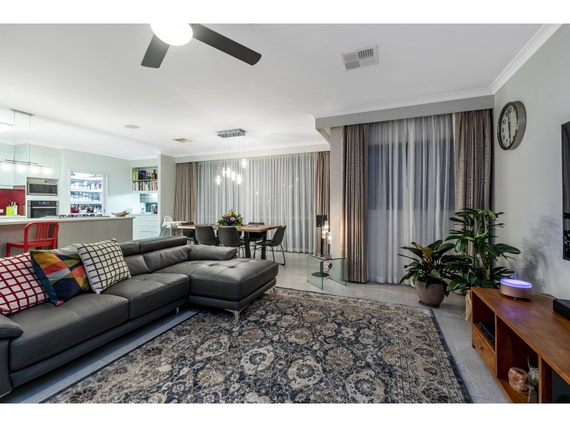 12 Valley Road, Halls Head WA 6210