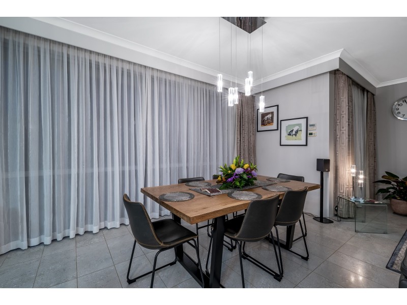 12 Valley Road, Halls Head WA 6210