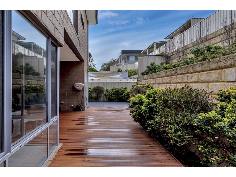 12 Valley Road, Halls Head WA 6210