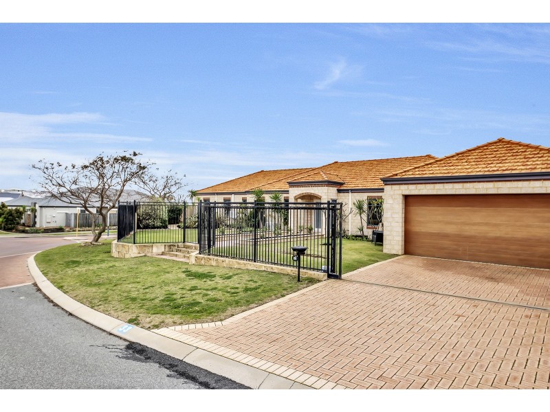 33 Buttercup Parkway, Halls Head WA 6210