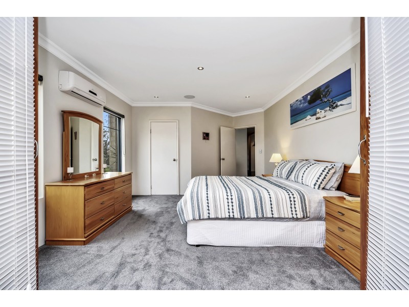 33 Buttercup Parkway, Halls Head WA 6210