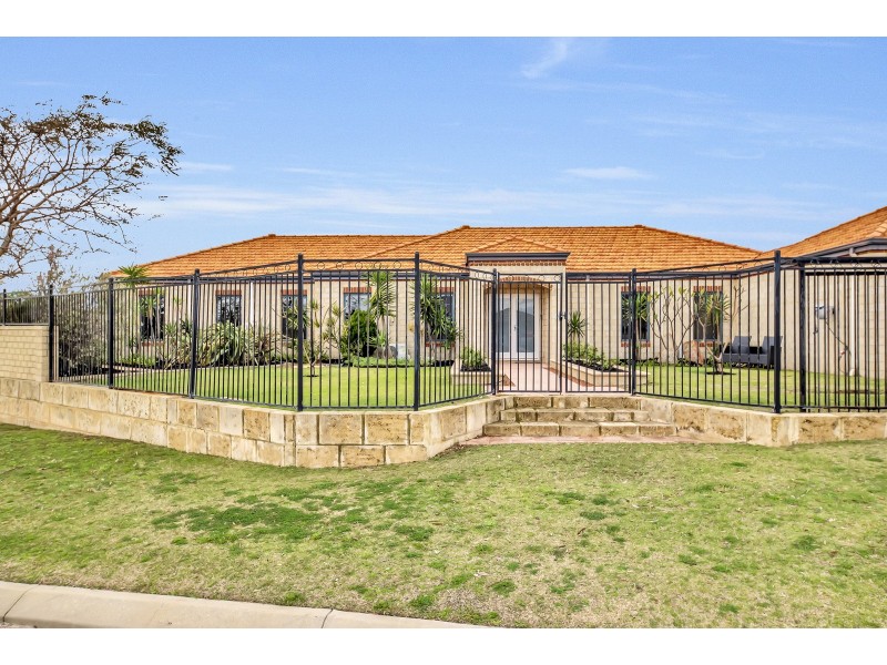 33 Buttercup Parkway, Halls Head WA 6210