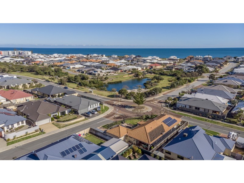 33 Buttercup Parkway, Halls Head WA 6210