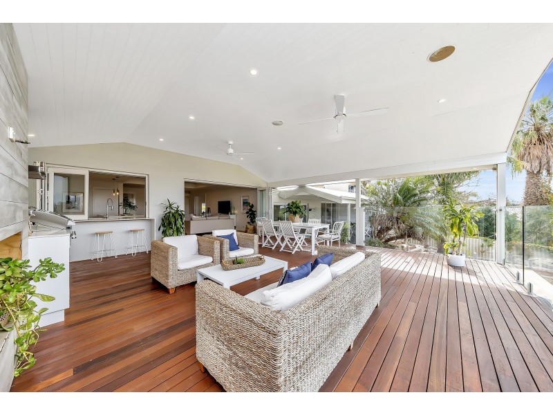 5 Armstrong Street, Halls Head WA 6210