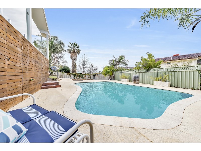 5 Armstrong Street, Halls Head WA 6210