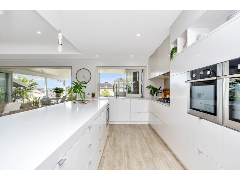 5 Armstrong Street, Halls Head WA 6210