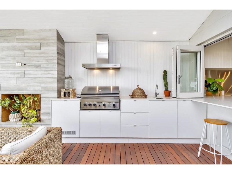 5 Armstrong Street, Halls Head WA 6210