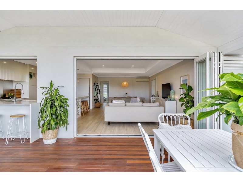 5 Armstrong Street, Halls Head WA 6210